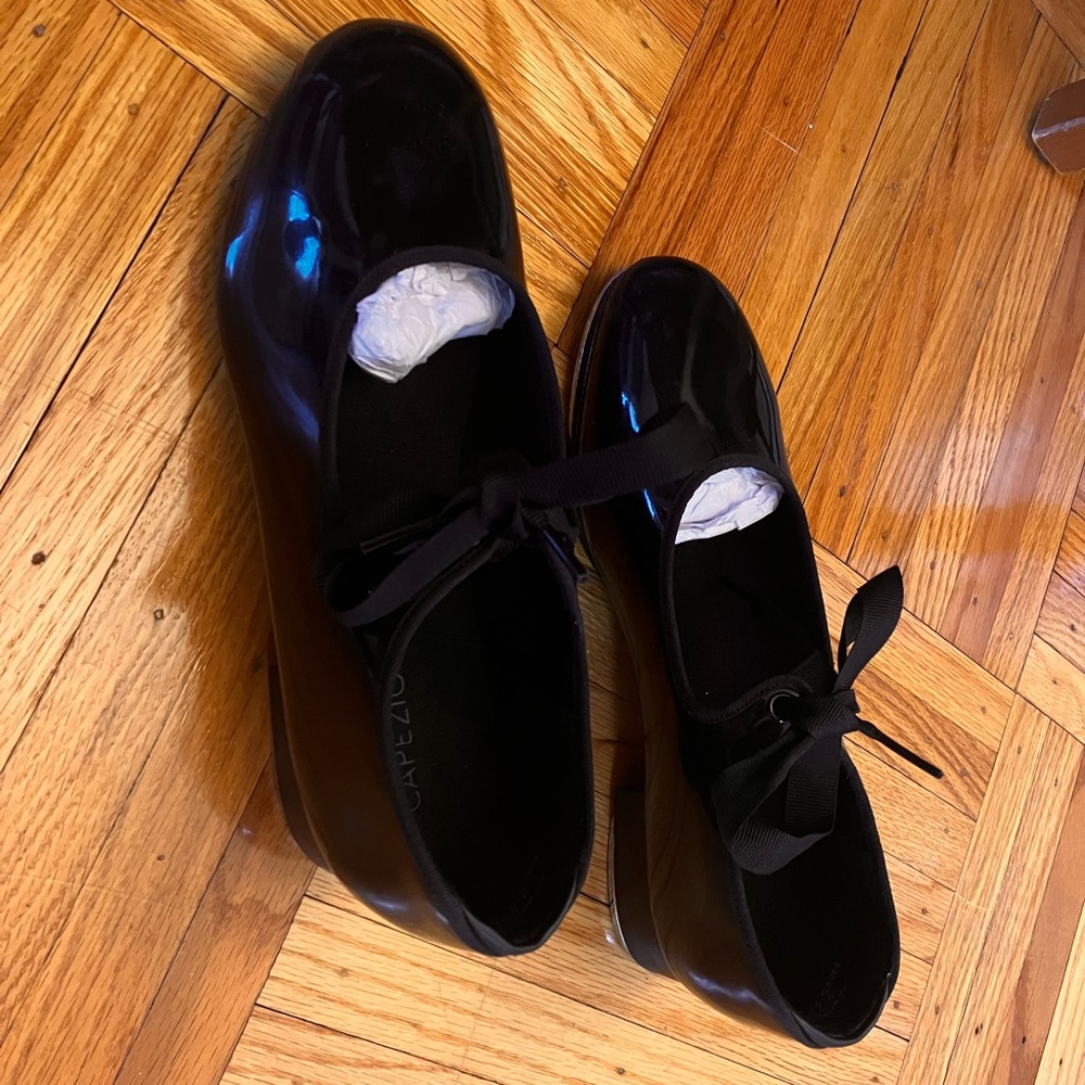 Capezio women tap shoes like new